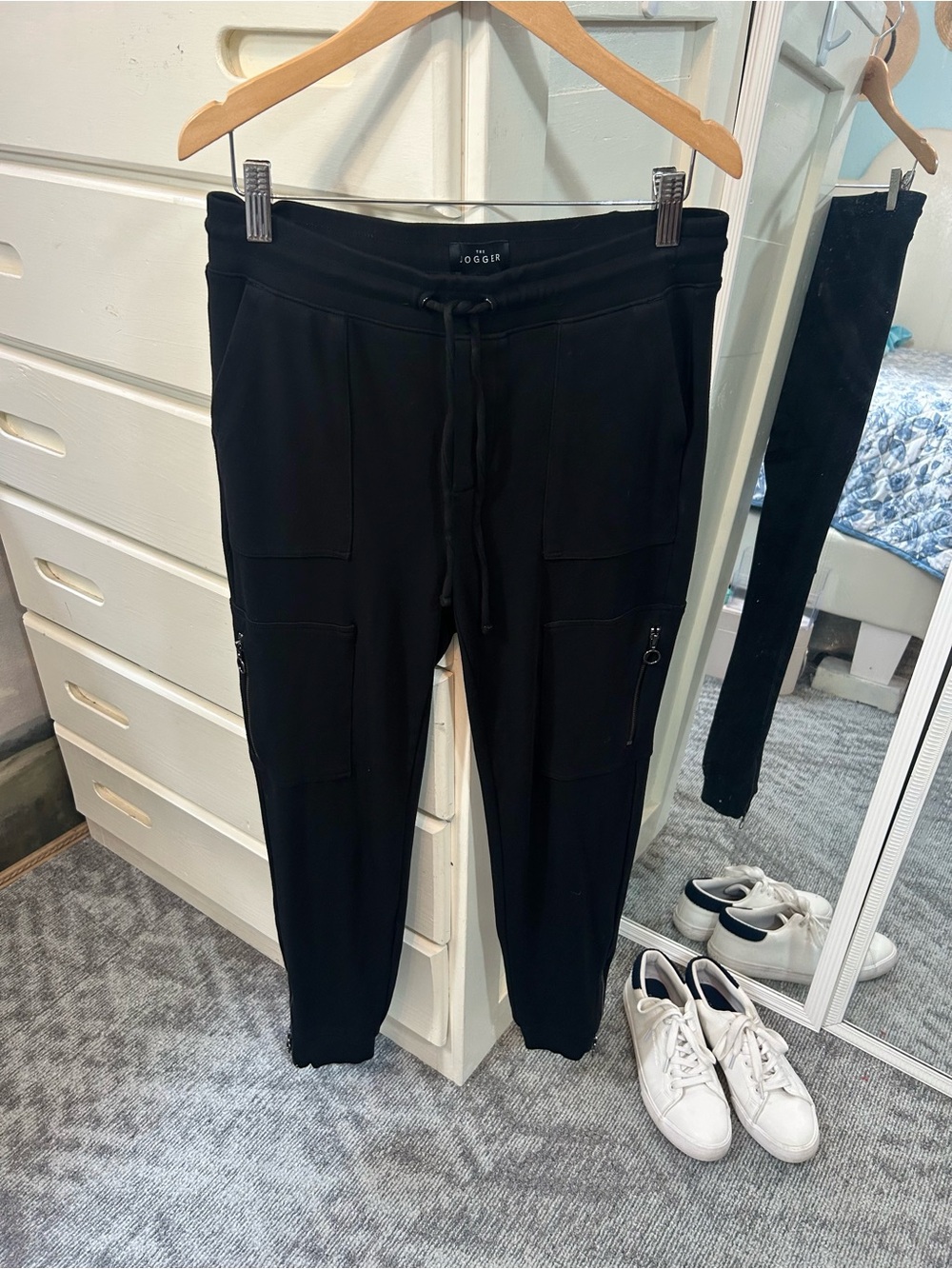 White House Black Market Sleek Contemporary Errands Jogger Pants✨